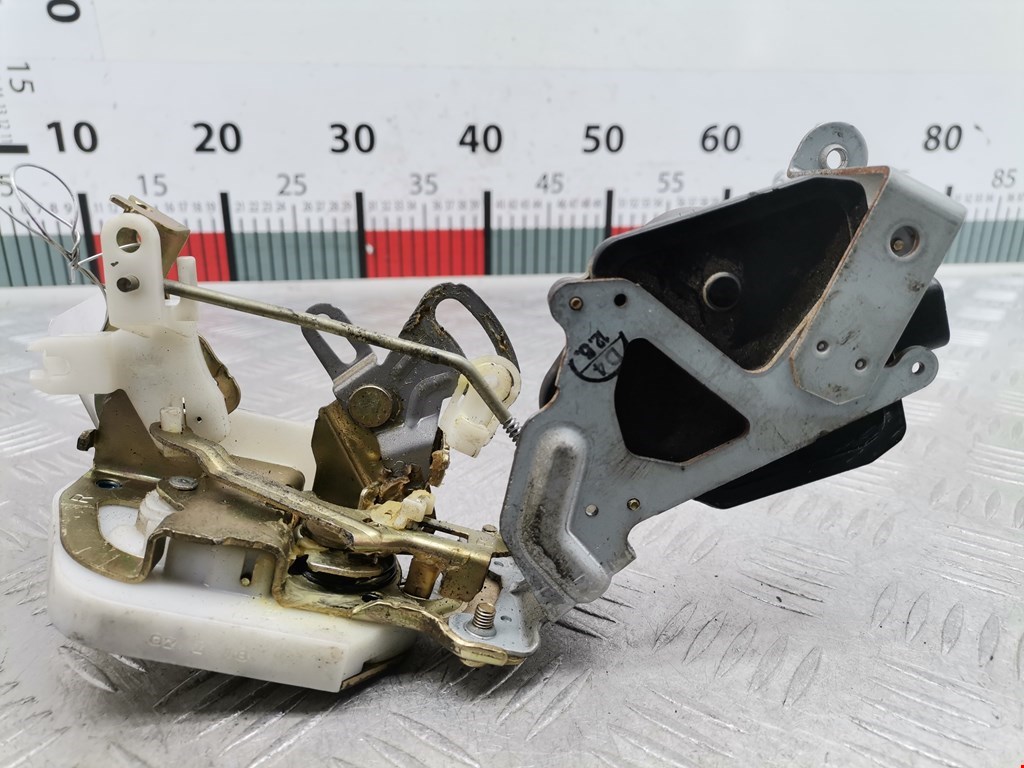 Замок багажника (крышки двери) MITSUBISHI Pajero III 2000-2006