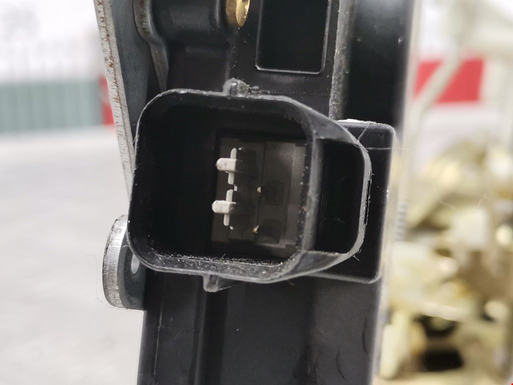 Замок багажника (крышки двери) MITSUBISHI Pajero III 2000-2006