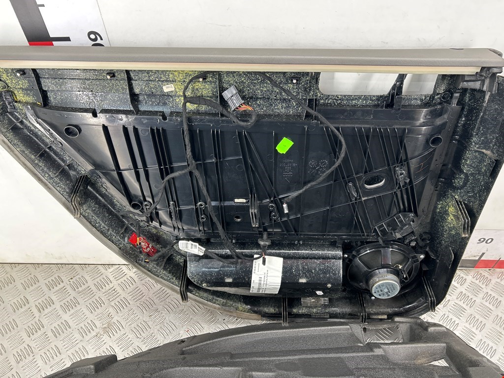 Обшивка двери задняя правая AUDI A6 C5 1997-2004