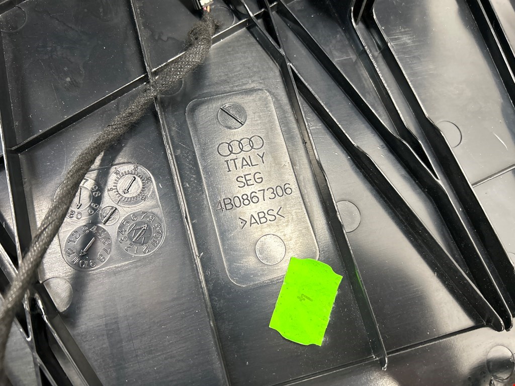 Обшивка двери задняя правая AUDI A6 C5 1997-2004