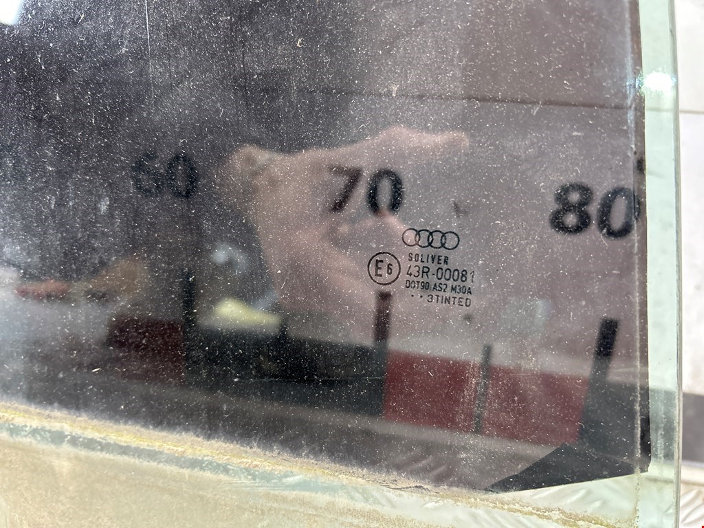 Стекло двери заднее правое AUDI A6 C5 1997-2004