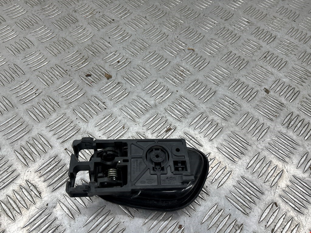 Ручка дверная задняя внутренняя левая HYUNDAI i10 2007-2013