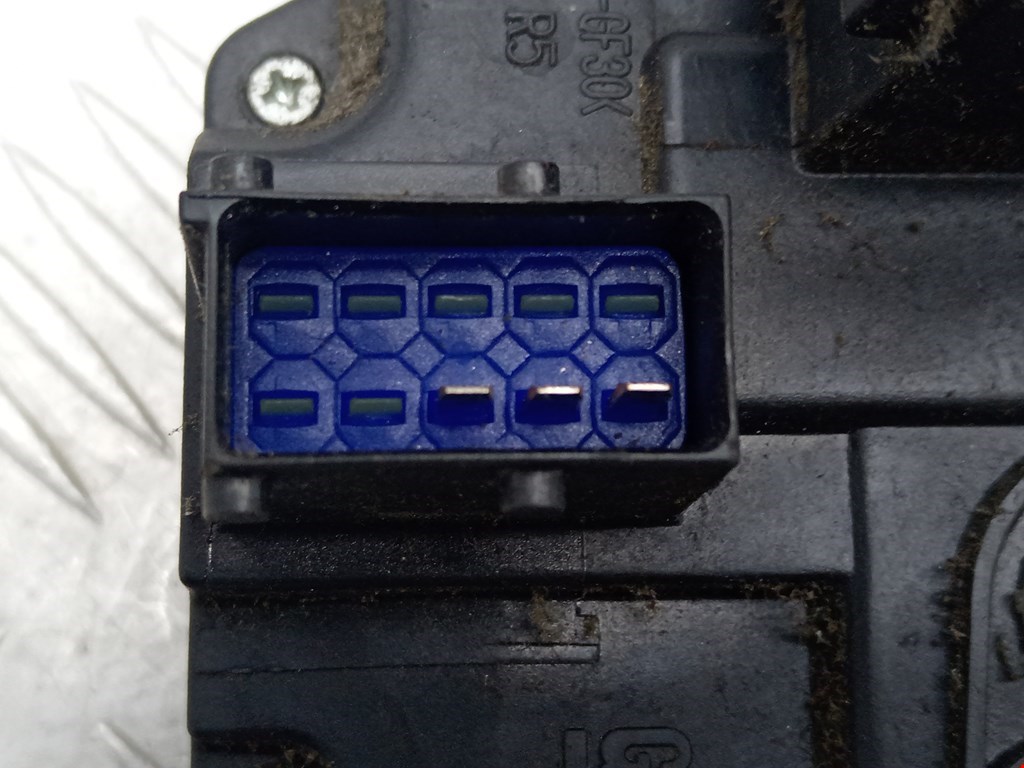 Замок двери передней правой OPEL Vivaro A 2001-2014