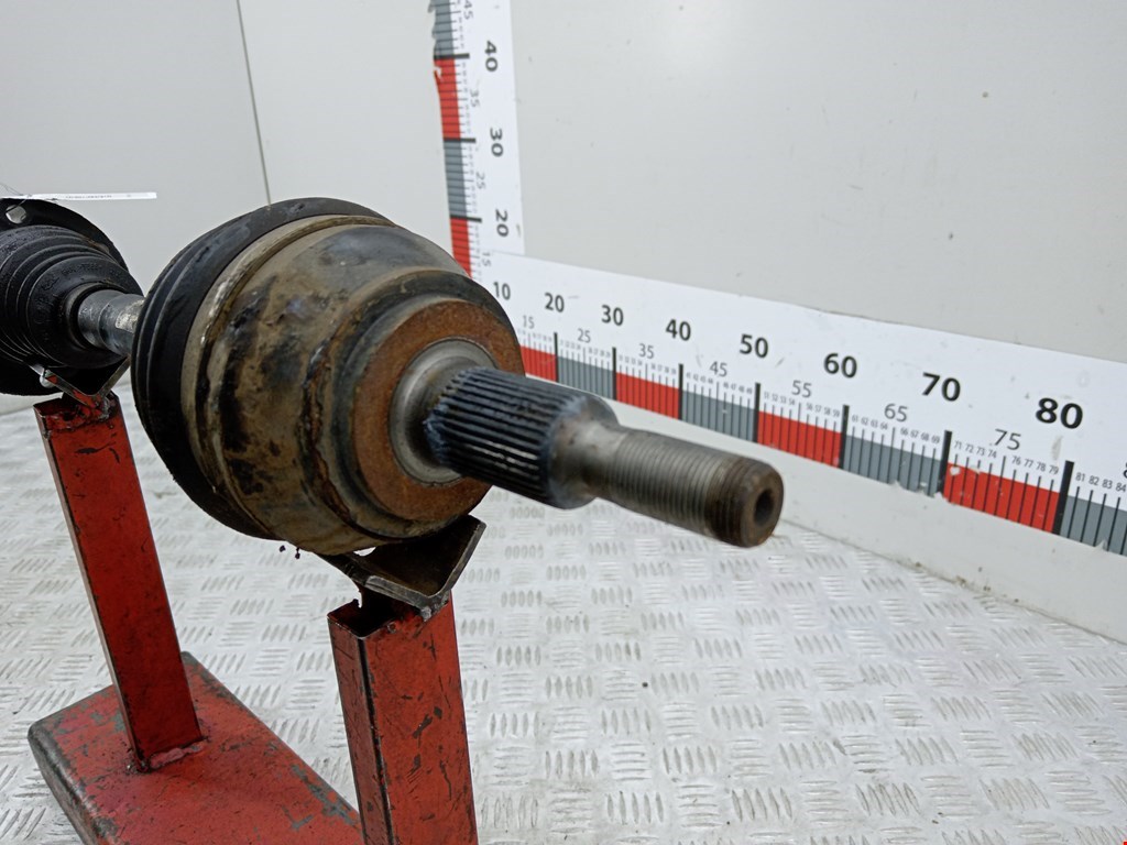 Полуось (привод, приводной вал) передняя левая VOLKSWAGEN Touareg 2002-2010