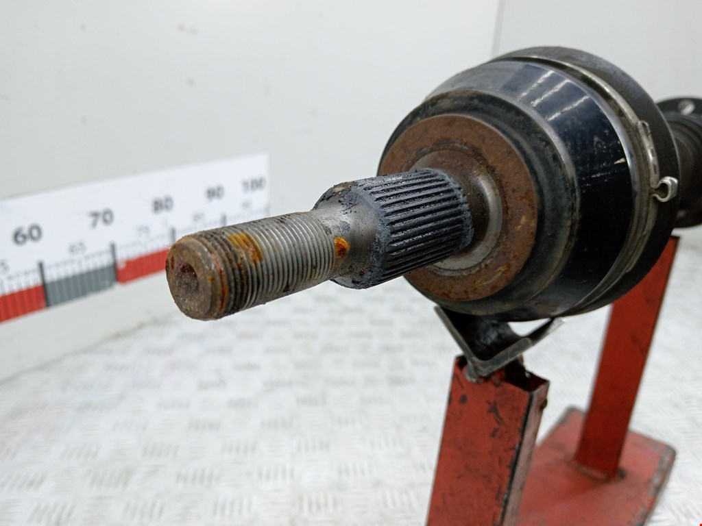 Полуось (привод, приводной вал) передняя правая VOLKSWAGEN Touareg 2002-2010