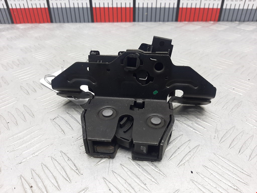 Замок багажника (крышки двери) OPEL Astra J 2009-2017