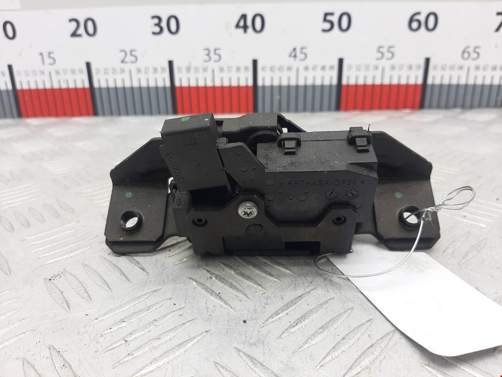 Замок багажника (крышки двери) OPEL Astra J 2009-2017