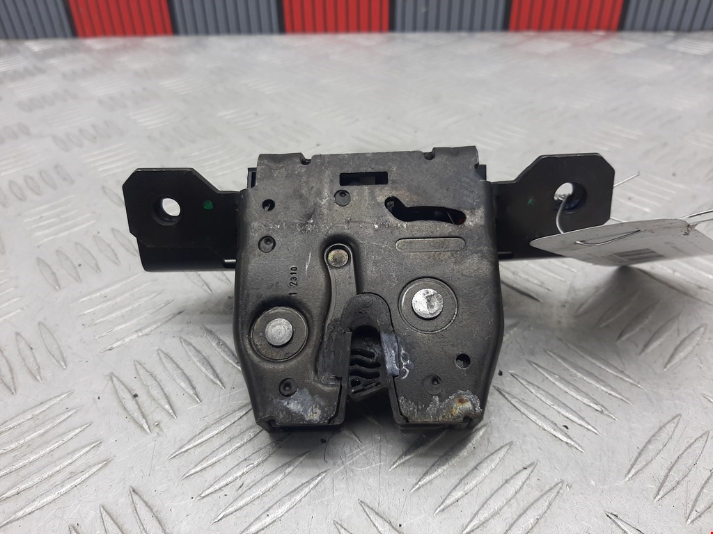 Замок багажника (крышки двери) OPEL Astra J 2009-2017