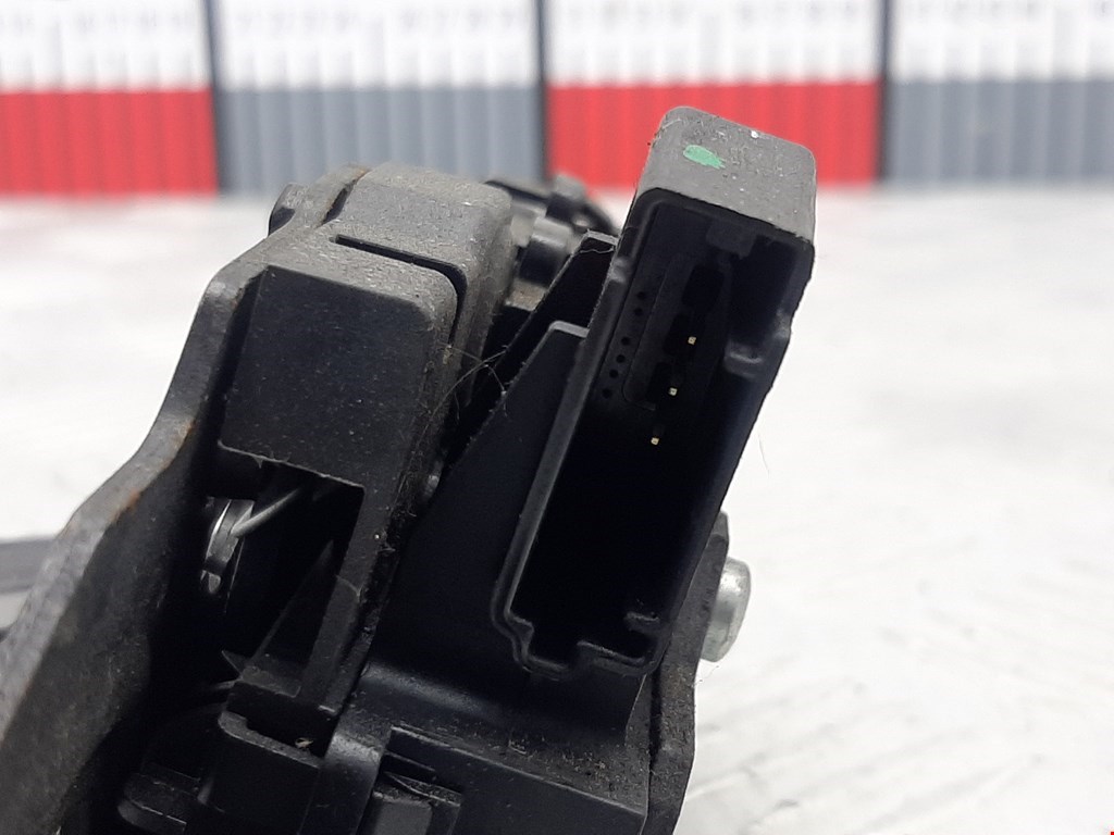 Замок багажника (крышки двери) OPEL Astra J 2009-2017