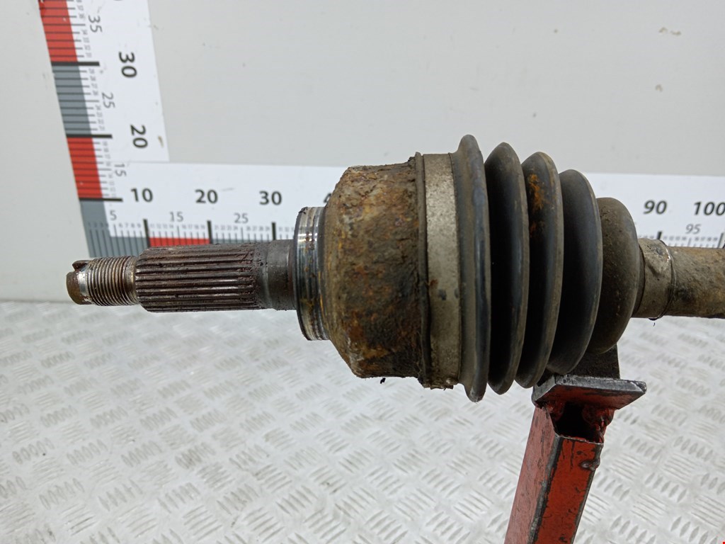 Полуось (привод, приводной вал) передняя левая KIA Sorento 2002-2009