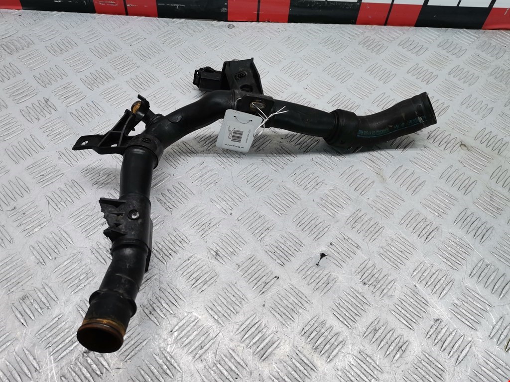 Патрубок системы охлаждения Peugeot 206 (1998-2006)