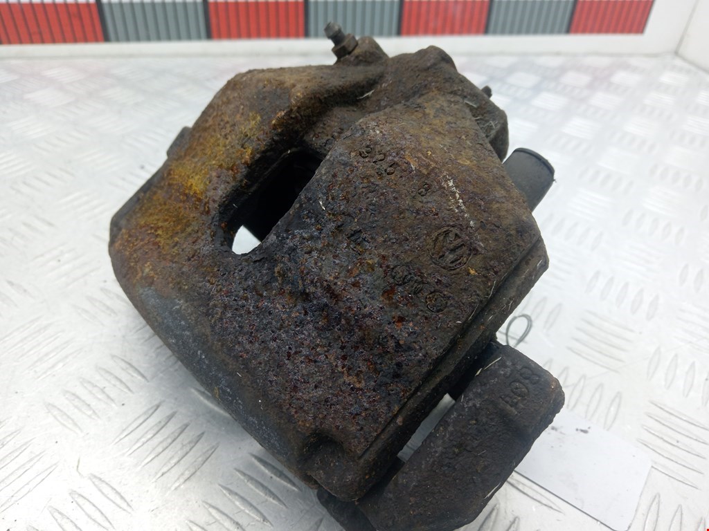 Суппорт передний правый AUDI A3 8P 2003-2013