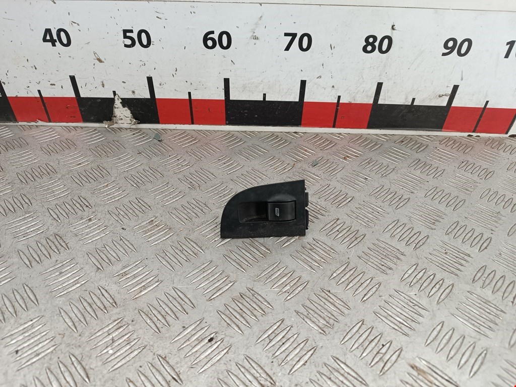 Кнопка стеклоподъемника AUDI A6 C5 1997-2004