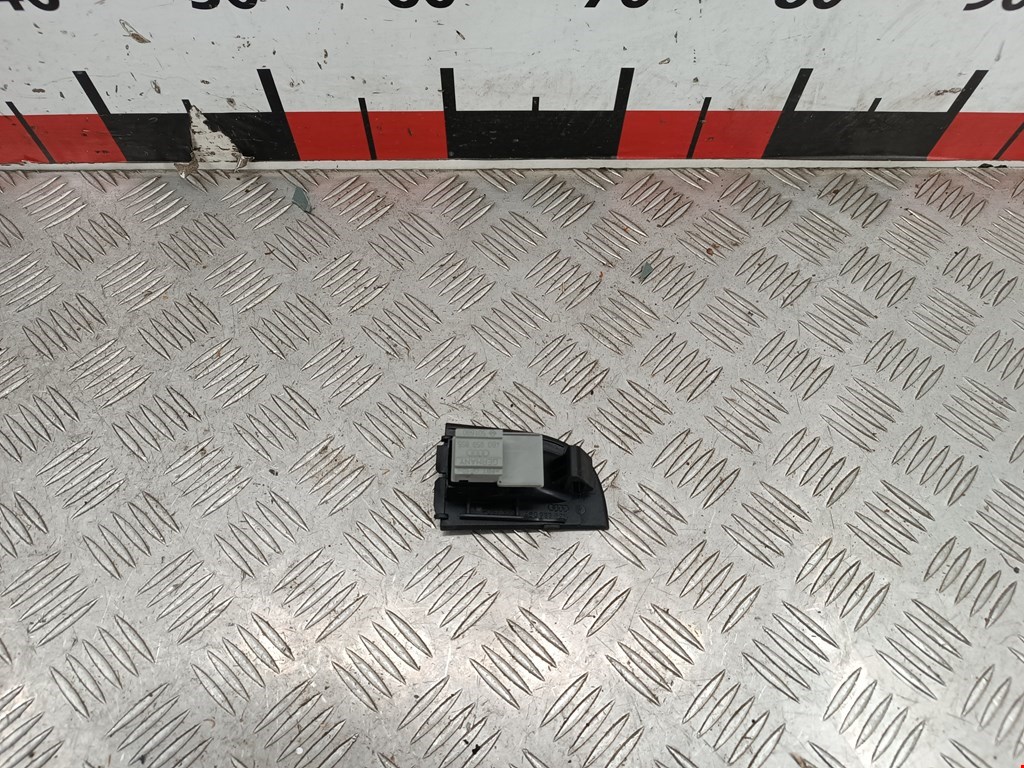 Кнопка стеклоподъемника AUDI A6 C5 1997-2004