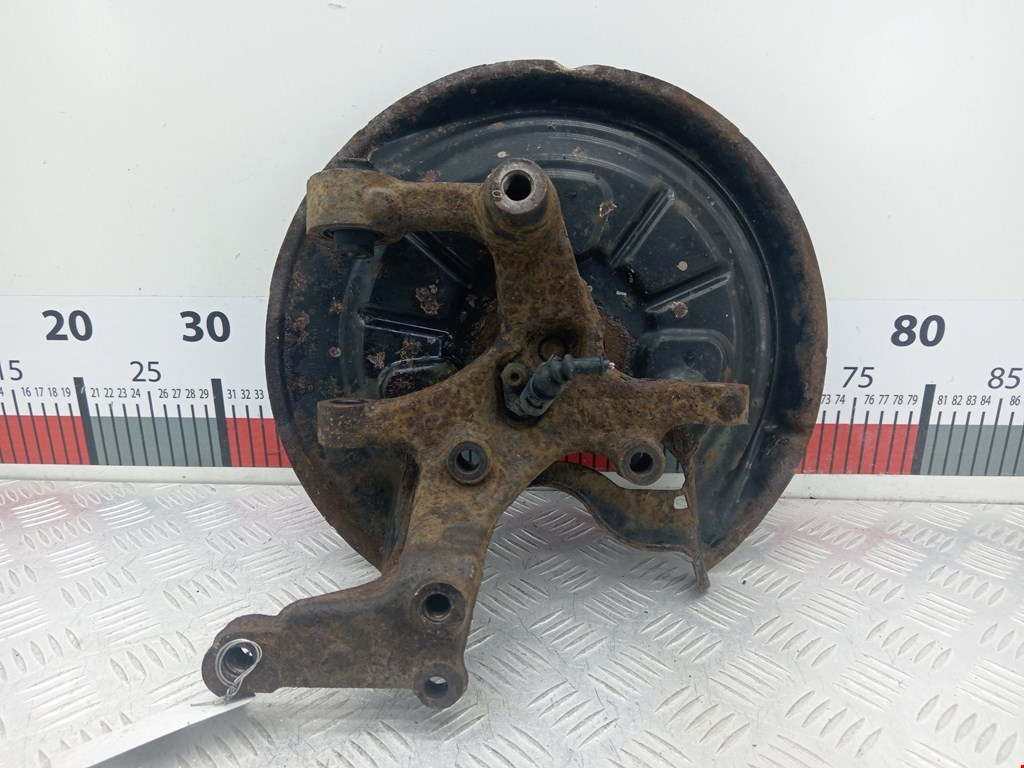 Кулак задний левый Audi A3 8P (2003-2013)