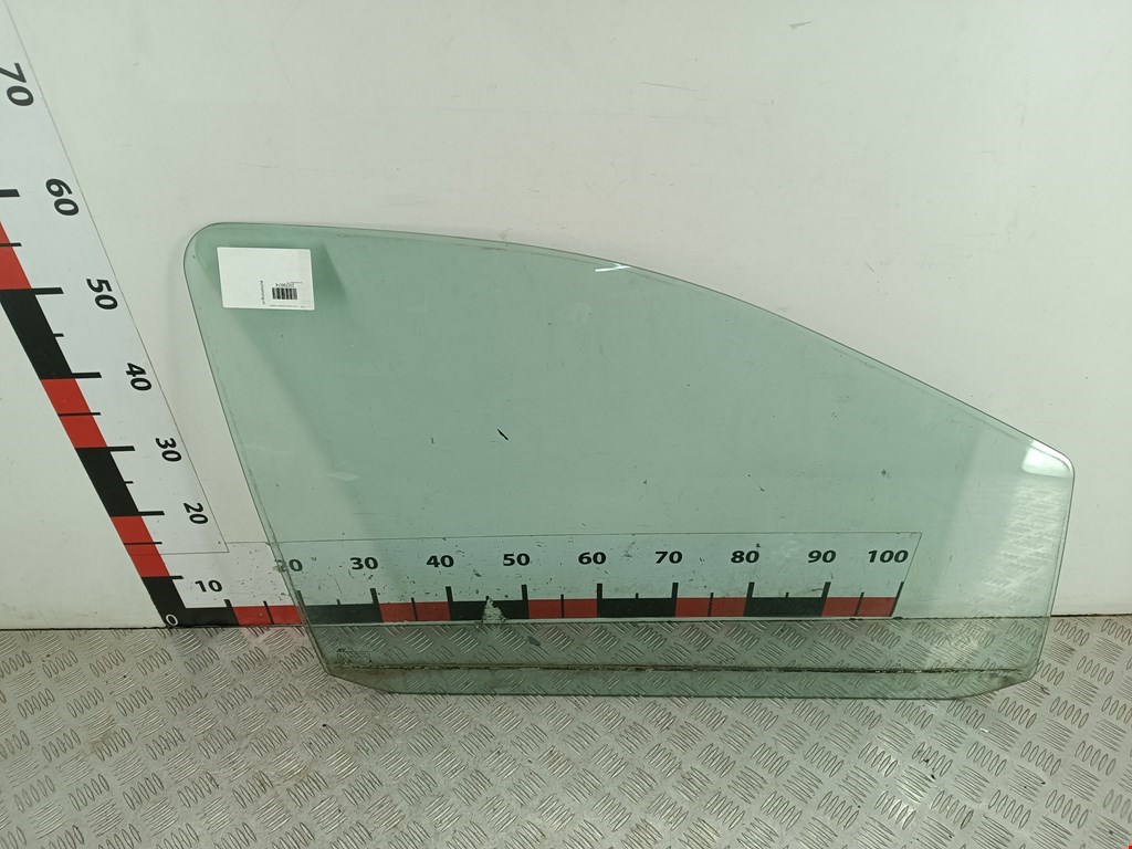 Стекло двери переднее правое SEAT Alhambra 1996-2010
