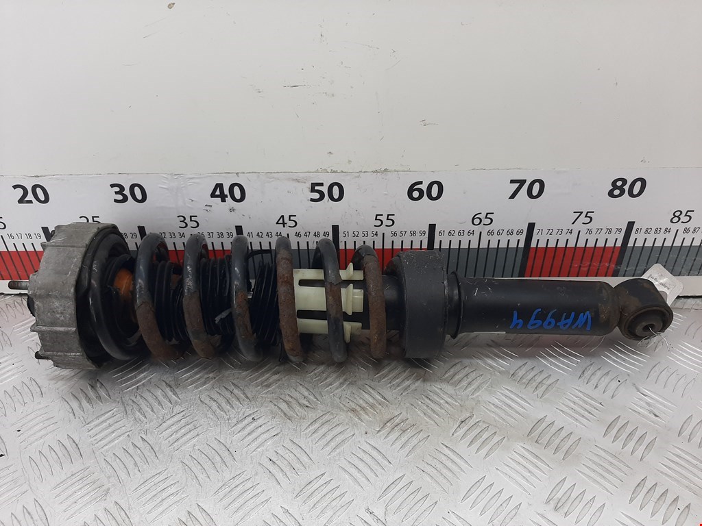 Стойка амортизатора заднего левого Volkswagen Touareg 1 (2002-2010)