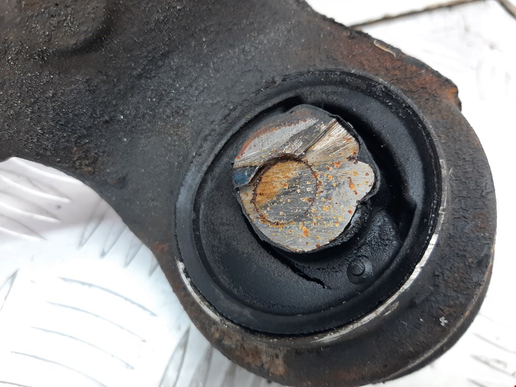 Рычаг передний левый VOLKSWAGEN Touareg 2002-2010