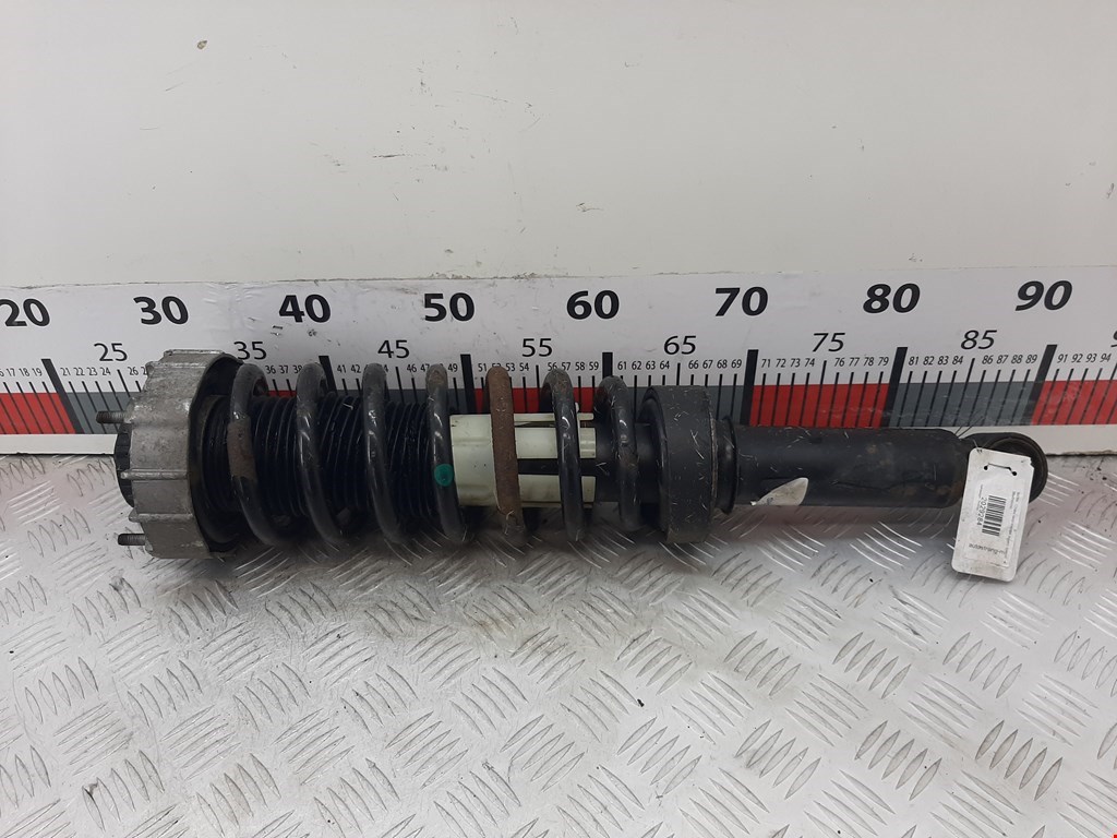 Стойка амортизатора заднего правого Volkswagen Touareg 1 (2002-2010)