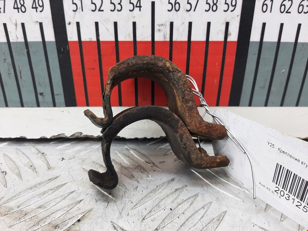 Кронштейн (крепление скоба) стабилизатора переднего Audi A3 8L (1996-2003)