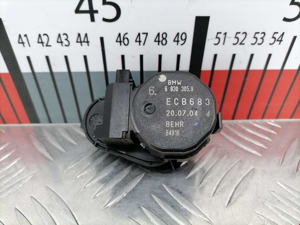 Сервопривод (электропривод моторчик привода) заслонки печки BMW 5-Series (E60/E61) (2003-2010)