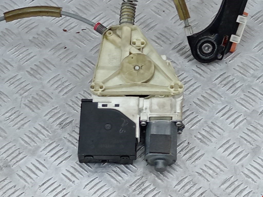 Стеклоподъемник передний правый AUDI A3 8P 2003-2013