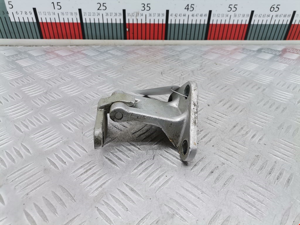 Петля крышки (двери) багажника