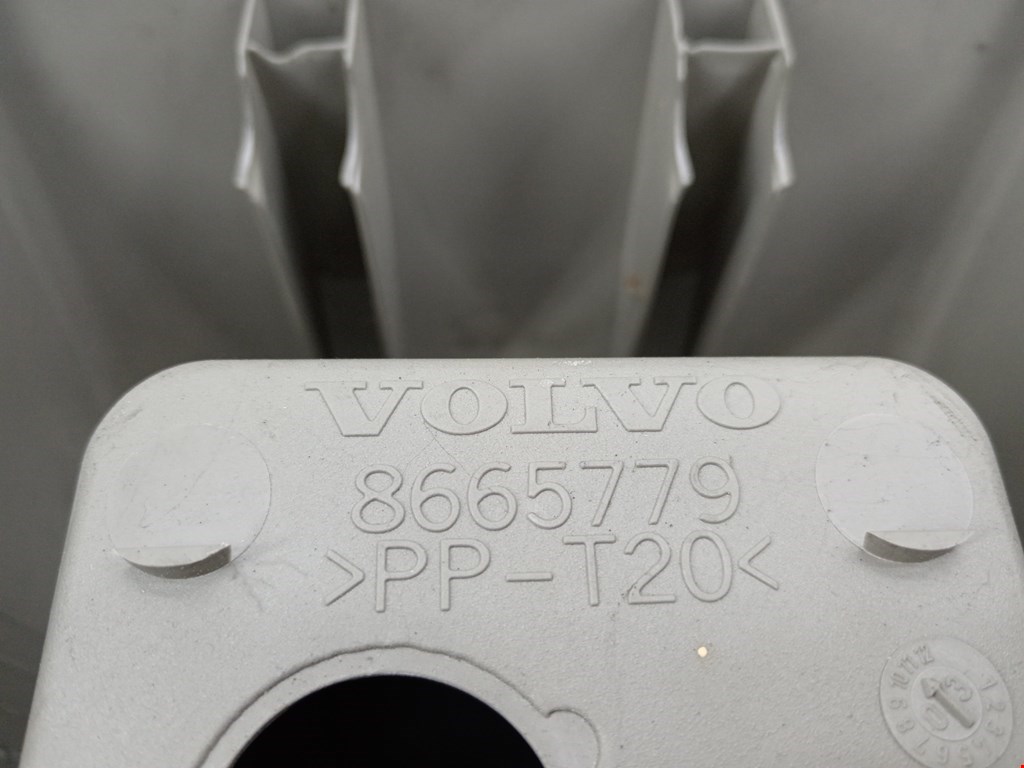 Консоль VOLVO XC90 2002-2014