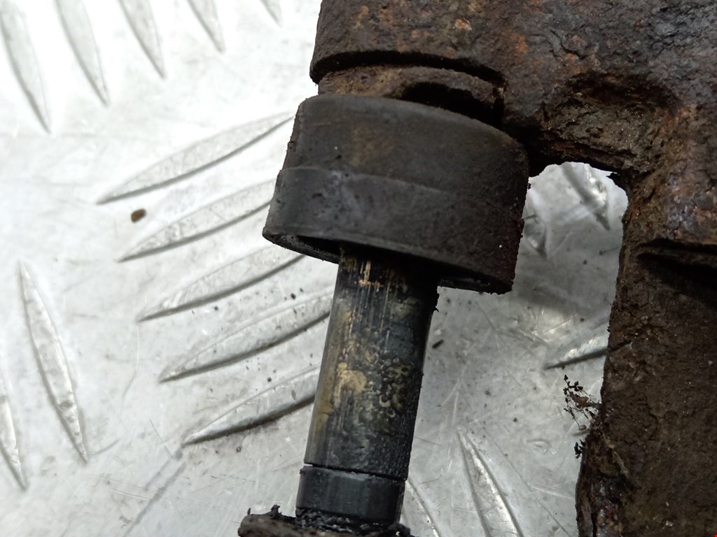 Суппорт задний левый KIA Sorento 2002-2009