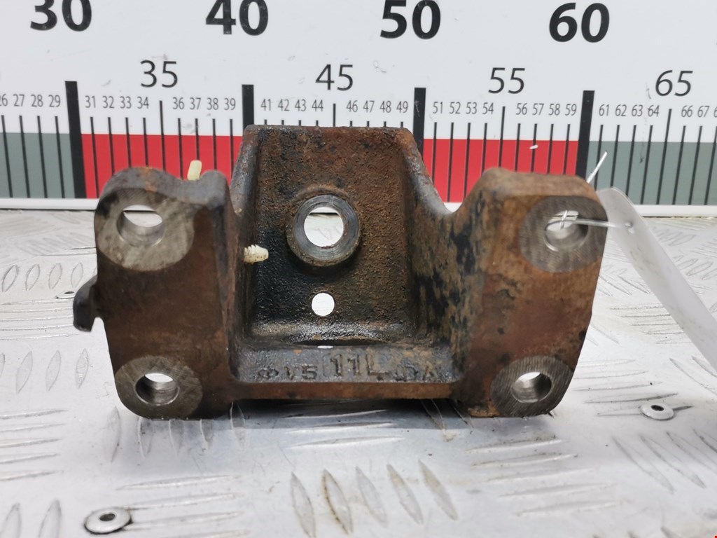 Кронштейн (крепление лапа) двигателя Toyota Hilux 7 (2005-2016)