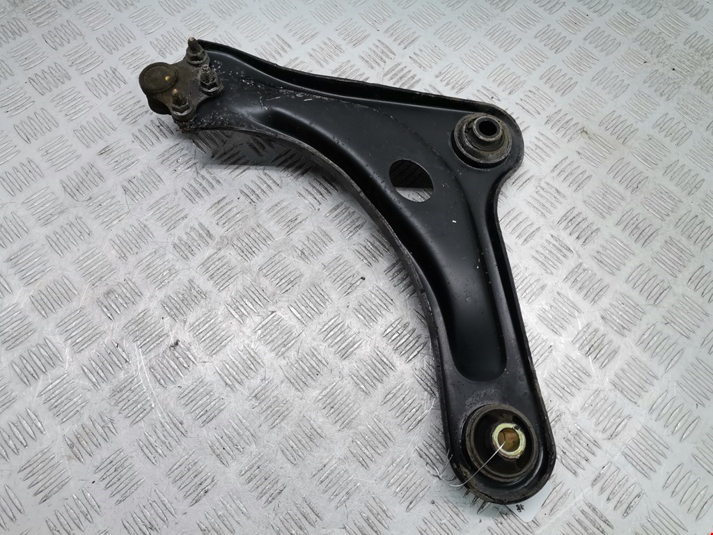 Рычаг передний правый CITROEN C4 Cactus 2014-н.в.