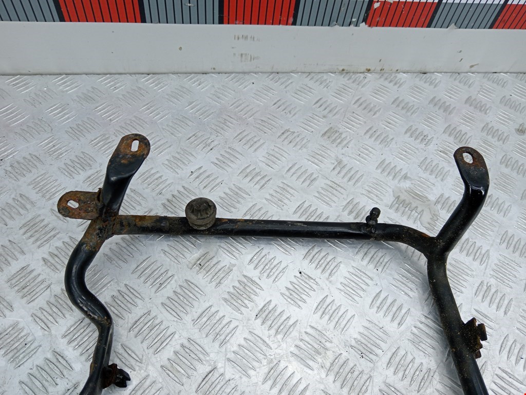 Кронштейн крепления запасного колеса NISSAN Primastar 2001-2014