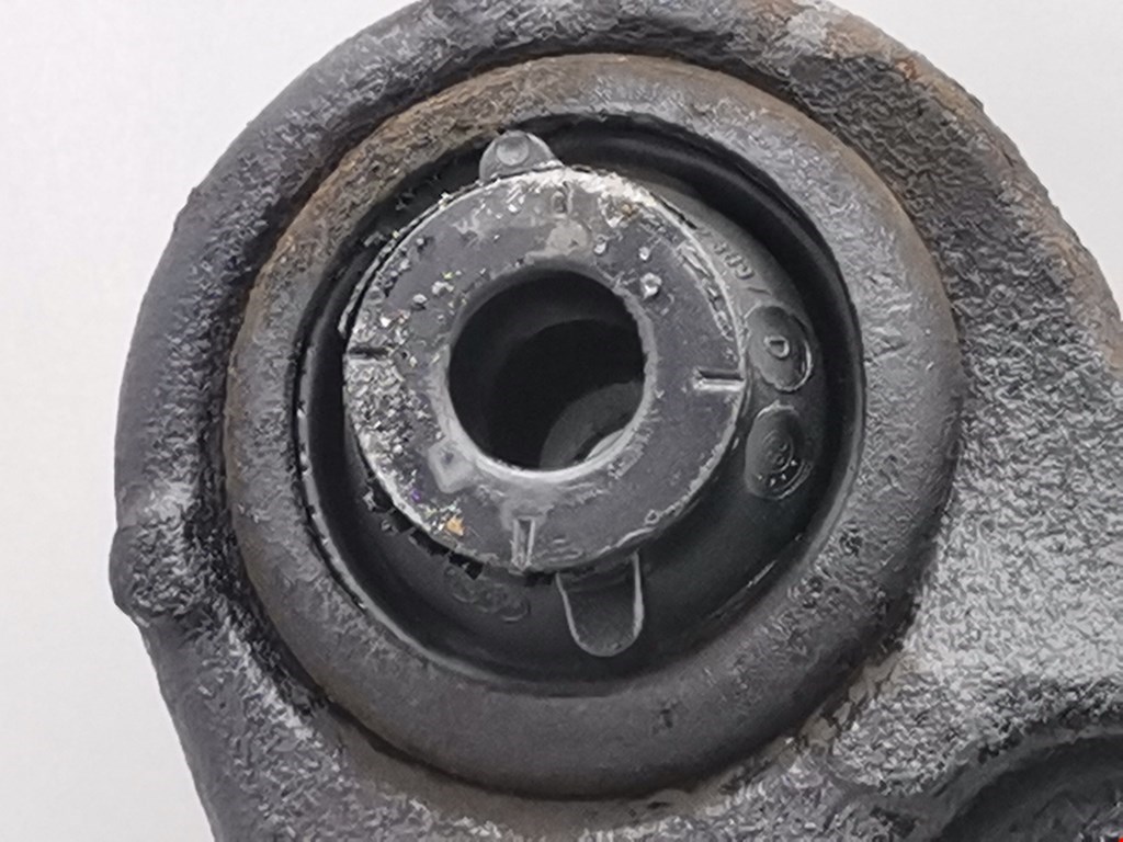 Рычаг передний правый NISSAN Primastar 2001-2014