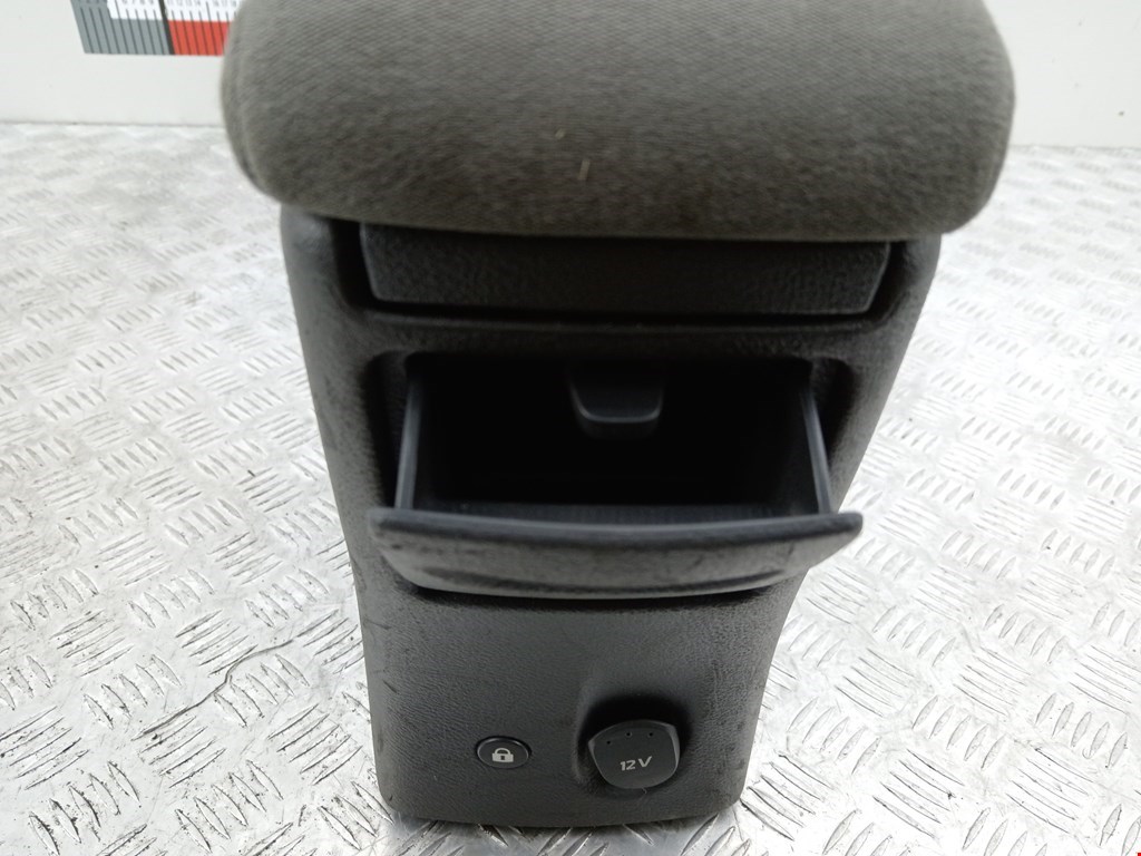 Подлокотник в салон RENAULT Laguna 2001-2007