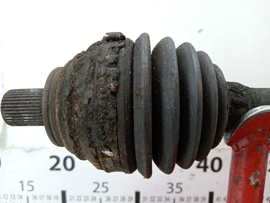 Полуось (привод, приводной вал) передняя левая VOLKSWAGEN Caddy III 2004-2015