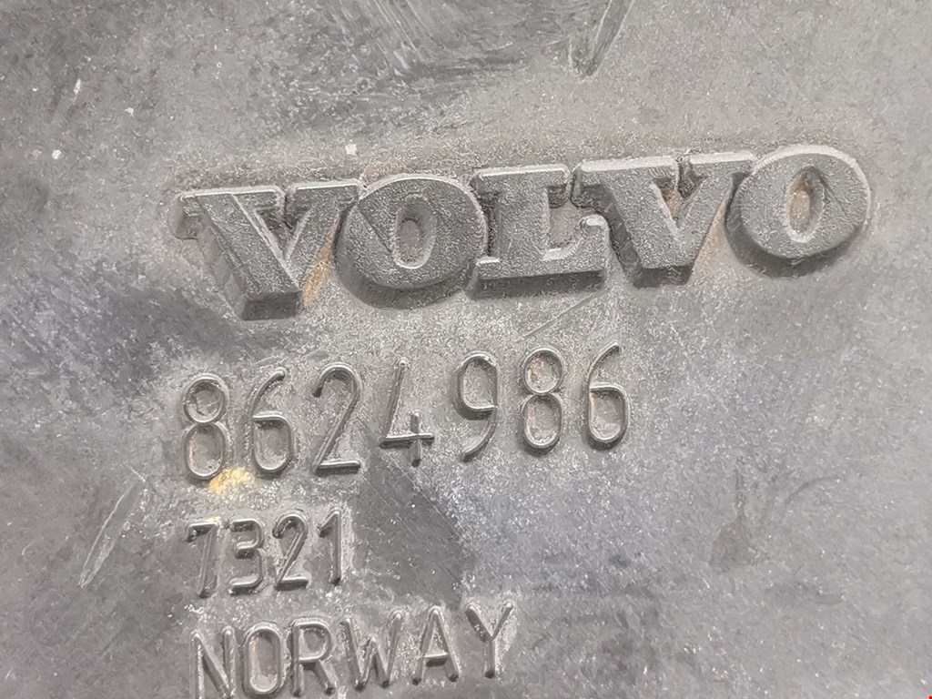 Патрубок воздушного фильтра VOLVO XC90 2002-2014