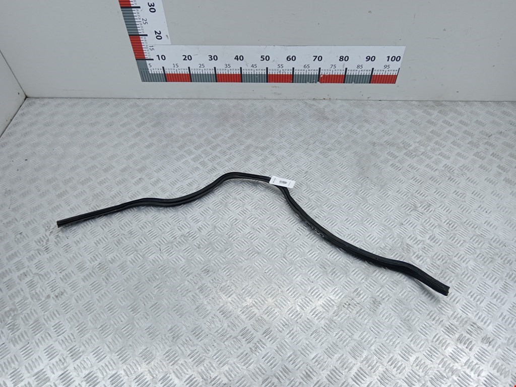 Уплотнитель капота Opel Omega B (1994-2004)