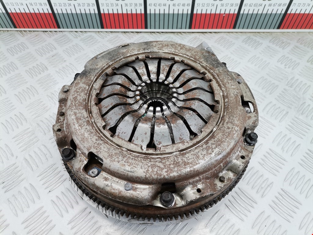 Маховик (демпфер сцепления) FORD Fiesta 1995-2001