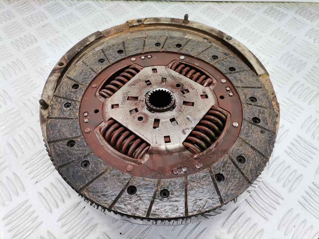 Маховик (демпфер сцепления) FORD Fiesta 1995-2001