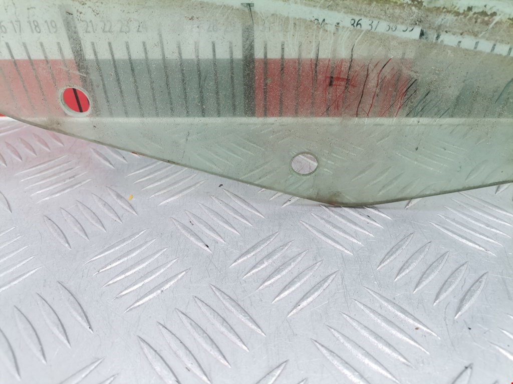 Стекло двери переднее левое MITSUBISHI Galant VIII 1996-2006