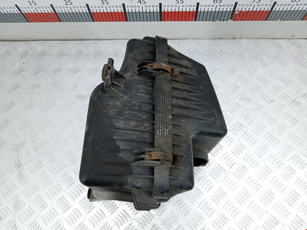 Корпус воздушного фильтра KIA Sorento 2002-2009