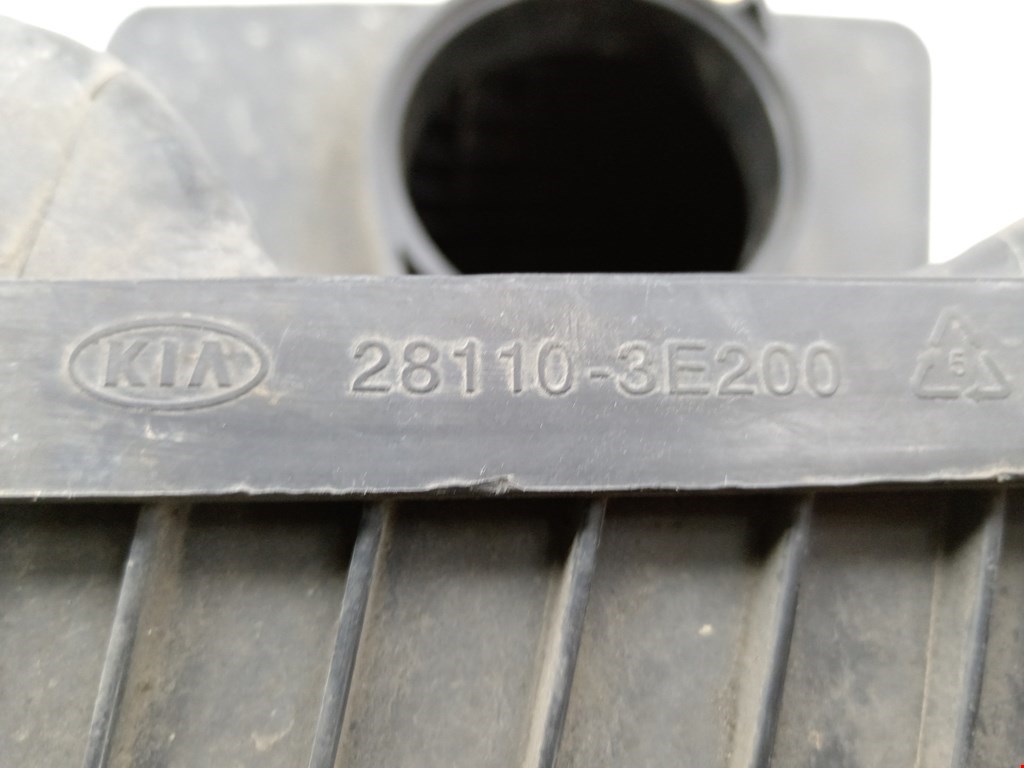 Корпус воздушного фильтра KIA Sorento 2002-2009