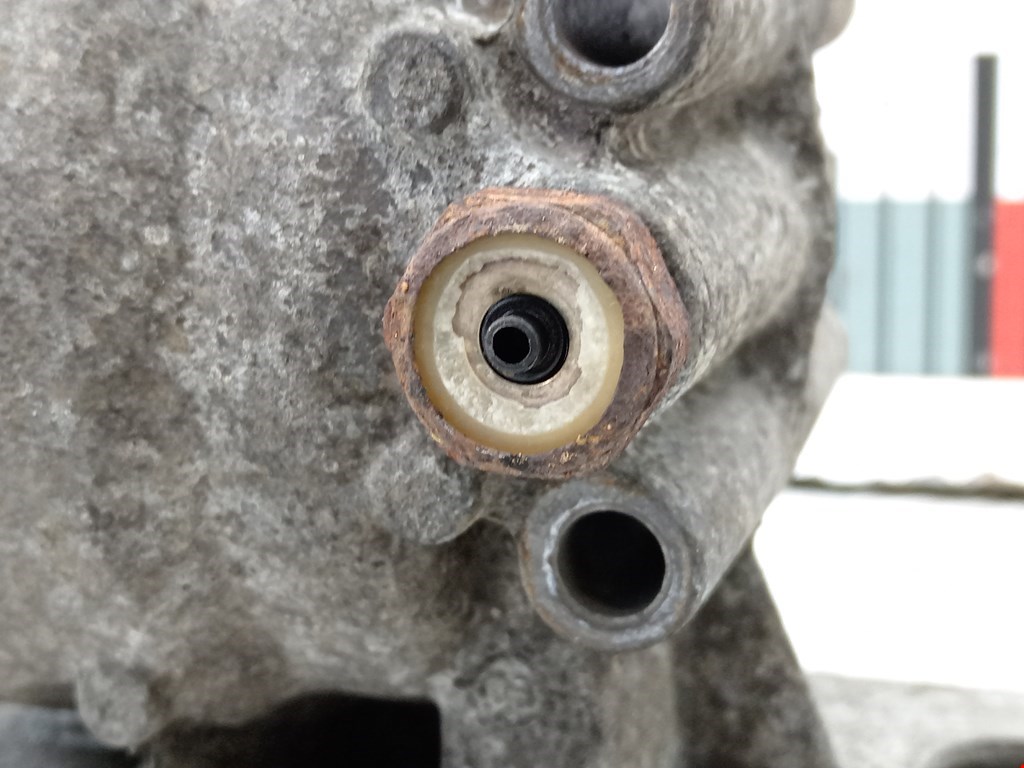 Корпус масляного фильтра FORD Transit 2000-2006