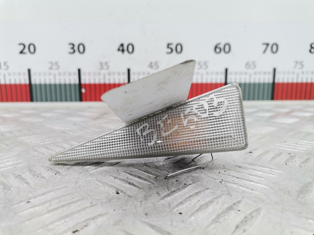 Повторитель указателя поворота левый Renault Scenic 2 (2003-2009)