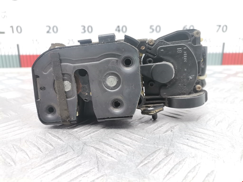 Замок двери задней правой Mazda Premacy (1999-2017)