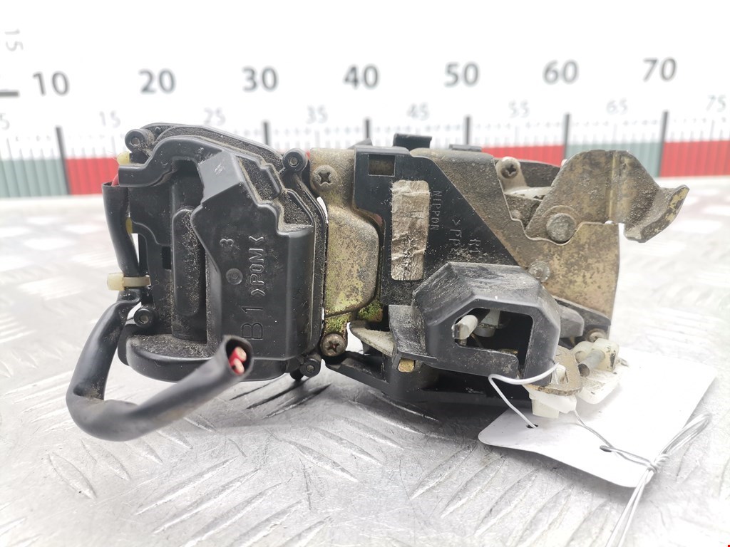 Замок двери задней правой MAZDA Premacy CP 1999-2004