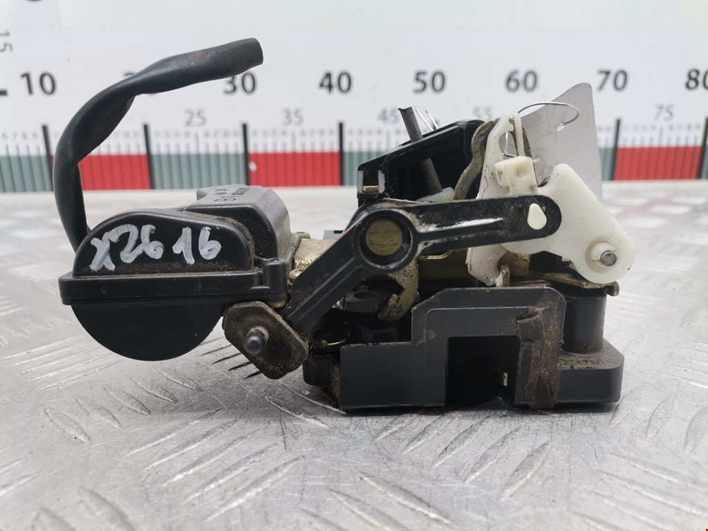 Замок двери задней правой MAZDA Premacy CP 1999-2004