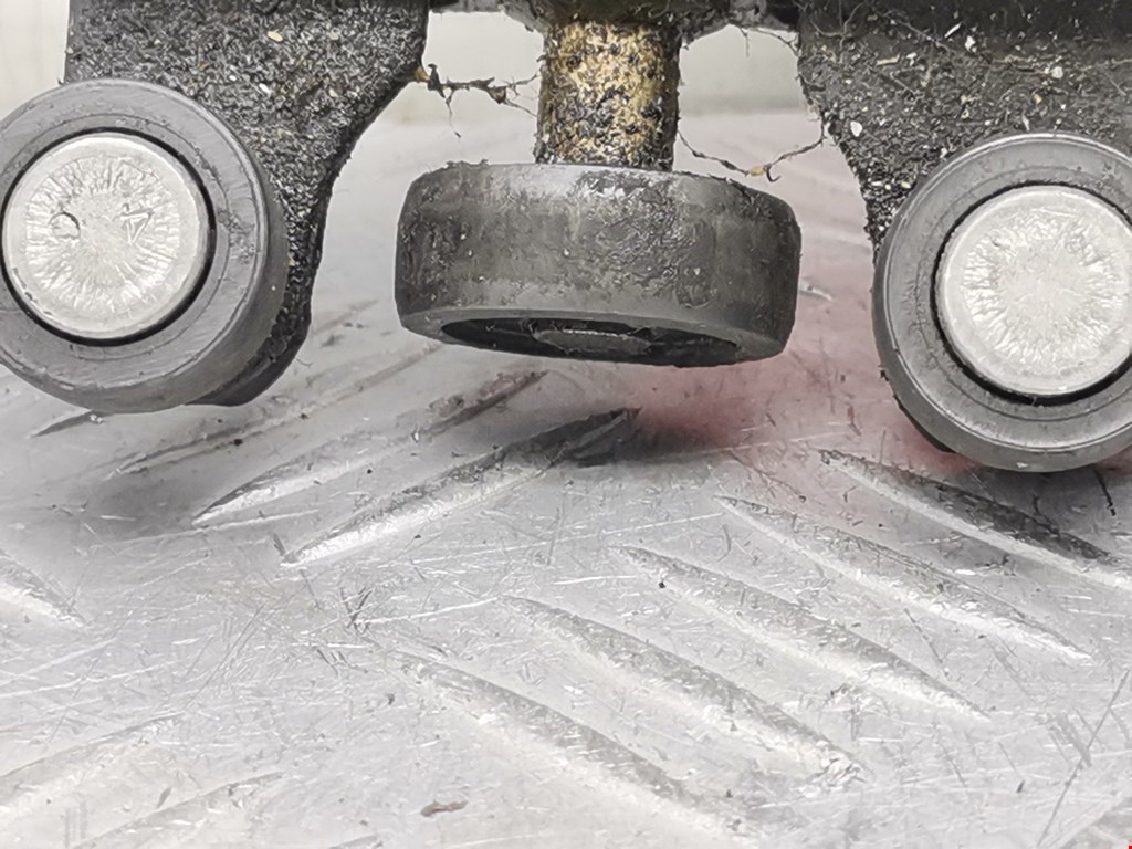 Ролик двери сдвижной (левый/правый средний верхний/нижний) OPEL Combo C 2001-2011