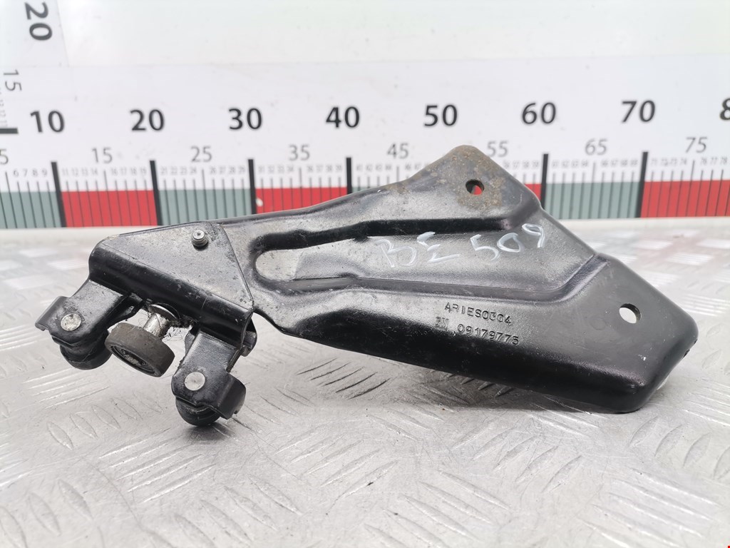 Ролик двери сдвижной (левый/правый средний верхний/нижний) OPEL Combo C 2001-2011