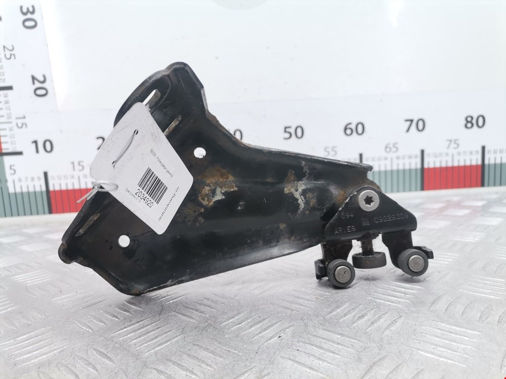 Ролик двери сдвижной (левый/правый средний верхний/нижний) OPEL Combo C 2001-2011